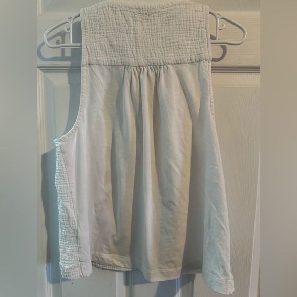 “Mommy-Like Top – Effortlessly Chic and Comfortably Stylish” - Picture 1 of 3